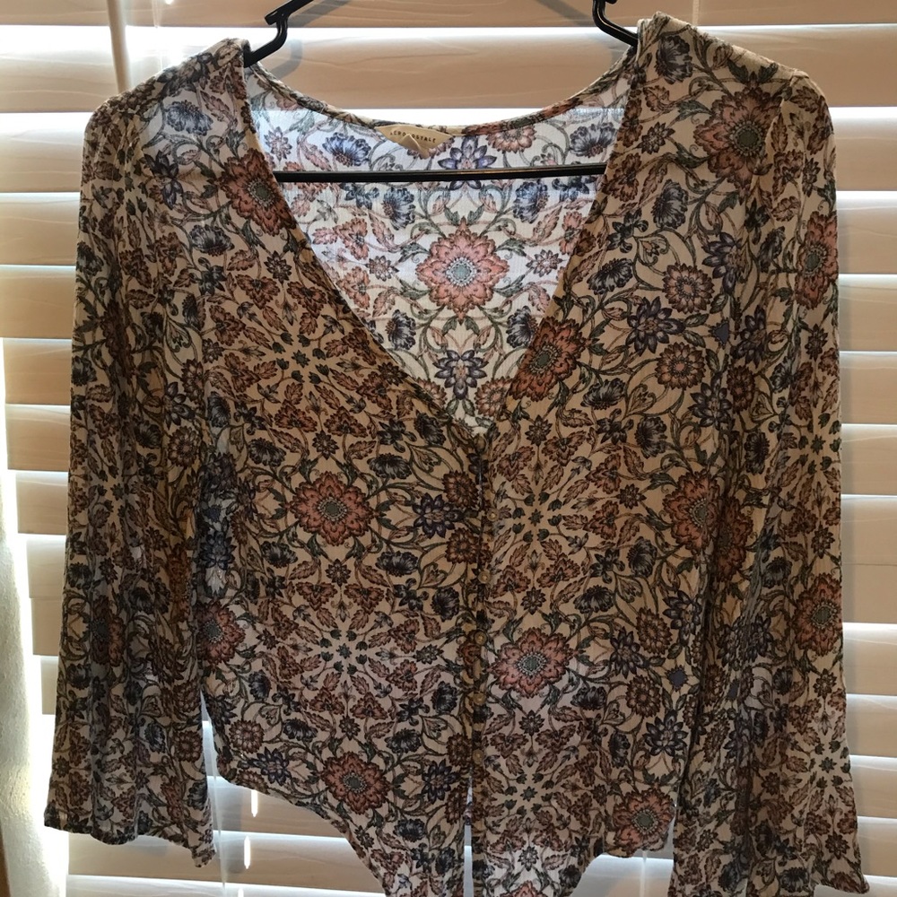 It’s an Aeropostale’s blouse size xs - Picture 1 of 3